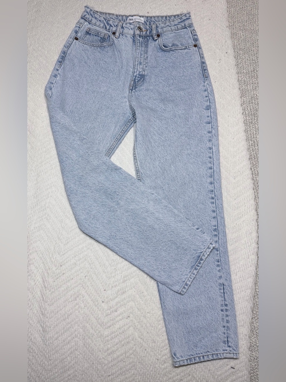 ZARA Classic High-Rise Mom Jeans Light Blue - 6